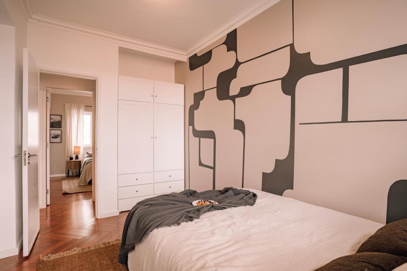 Sabarros - 2 Bedrooms In Alvalade * Lissabon