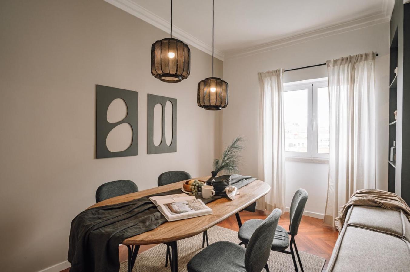 Sabarros - 2 Bedrooms In Alvalade Lissabon
